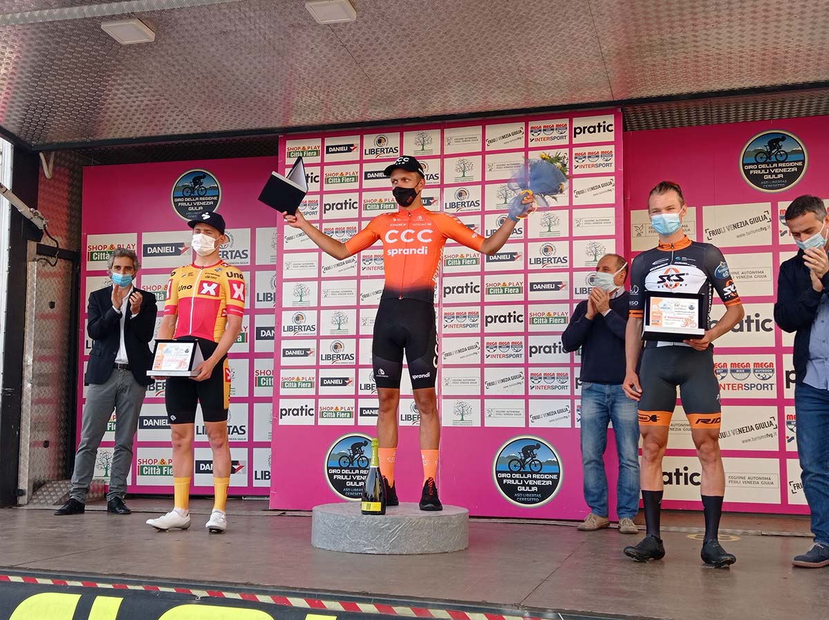 Il podio della seconda tappa del Giro del Friuli Venezia Giulia (foto Bolgan)