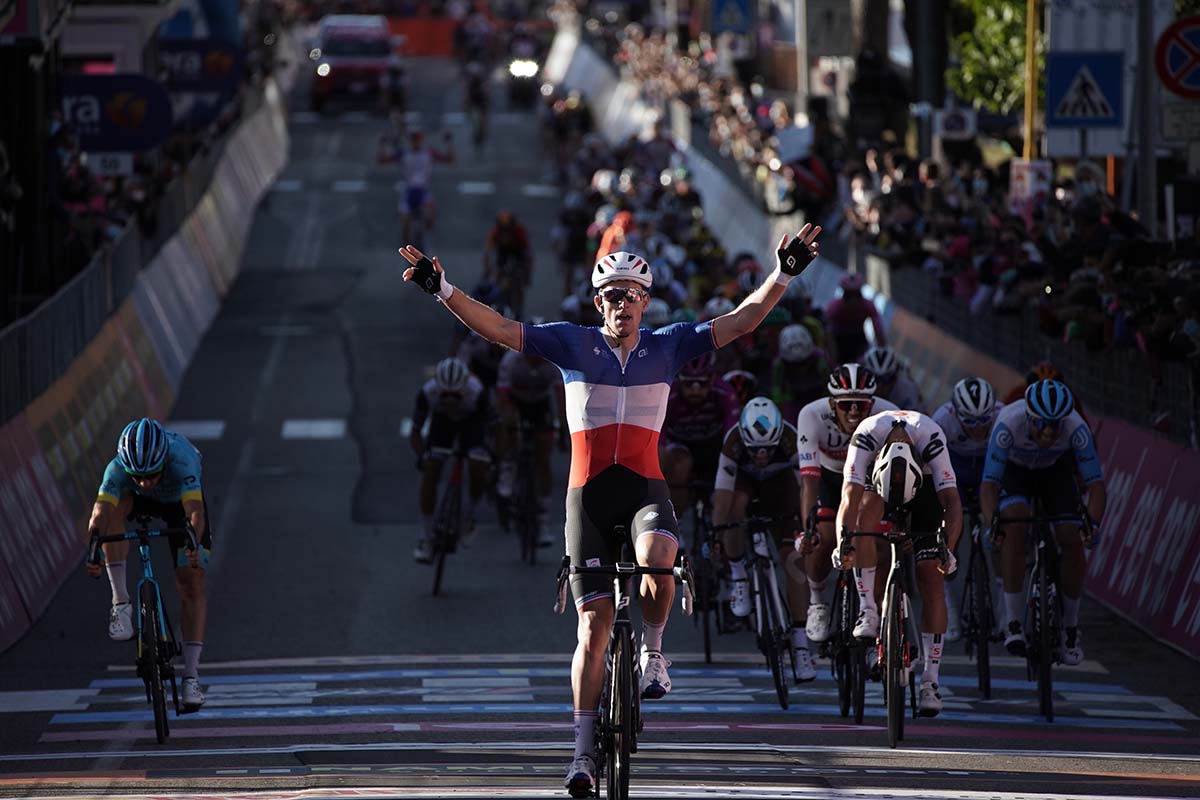 Aranud Demare vince la sesta tappa del Giro d'Italia 2020 (foto LaPresse)