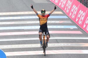 Jan Tratnik vince la tappa 16 del Giro d'Italia 2020 (foto LaPresse)