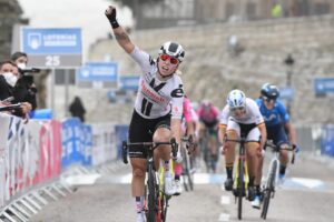 Lorena Wiebes vince la prima tappa della Madrid Challenge by La Vuelta (foto Baixauli Studio / Cor Vos)