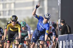 Sam Bennett vince la quinta tappa dell'UAE Tour 2021 (foto LaPresse)