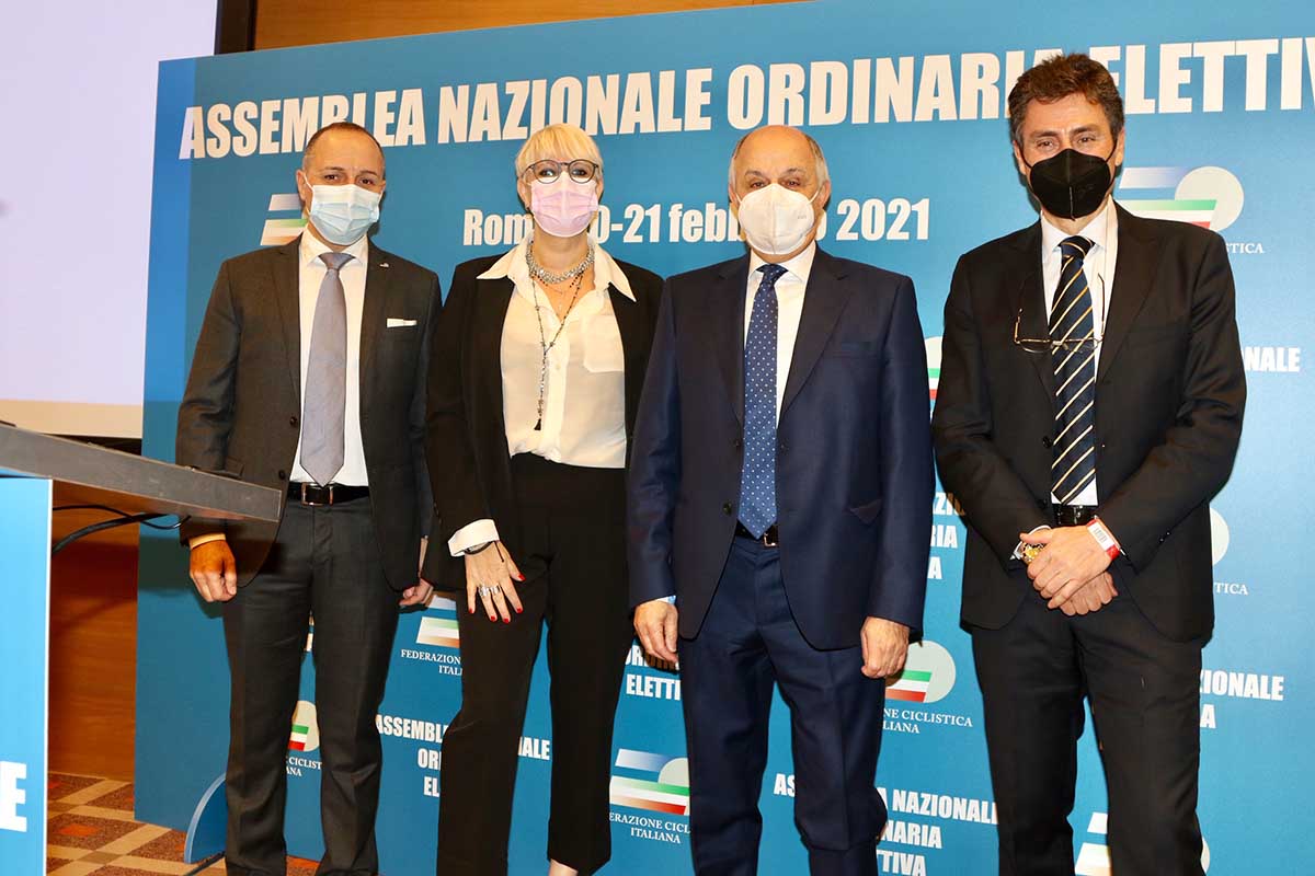 Da sinistra: Cordiano Dagnoni, Daniela Isetti, Renato Di Rocco e Silvio Martinello (foto Photobicicailotto)