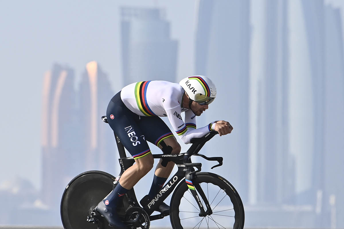 Filippo Ganna vince a cronometro la seconda tappa dell'UAE Tour 2021 (foto LaPresse)