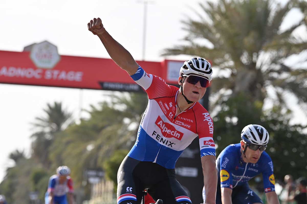 Mathieu Van der Poel vince la prima tappa dell'UAE Tour 2021 (foto LaPresse)