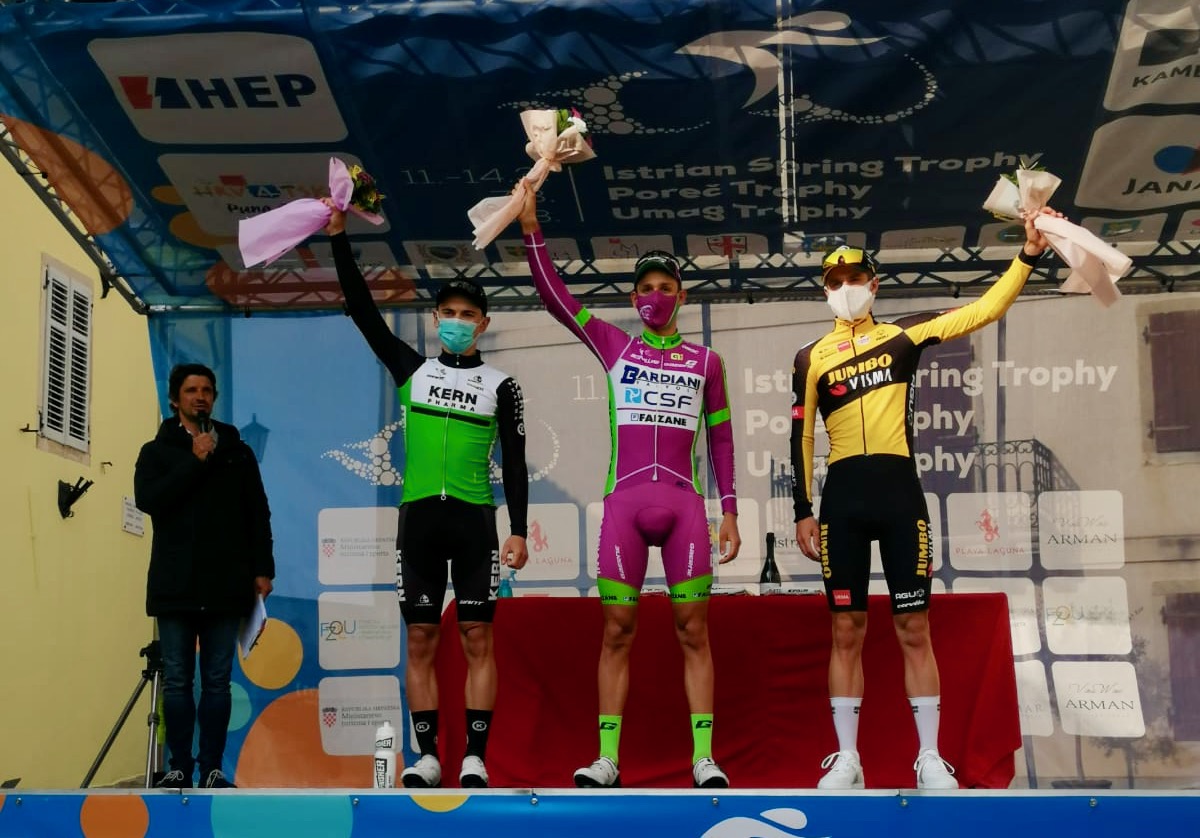 Filippo Zana sul gradino più alto del podio della seconda tappa dell'Istrian Spring Trophy 2021