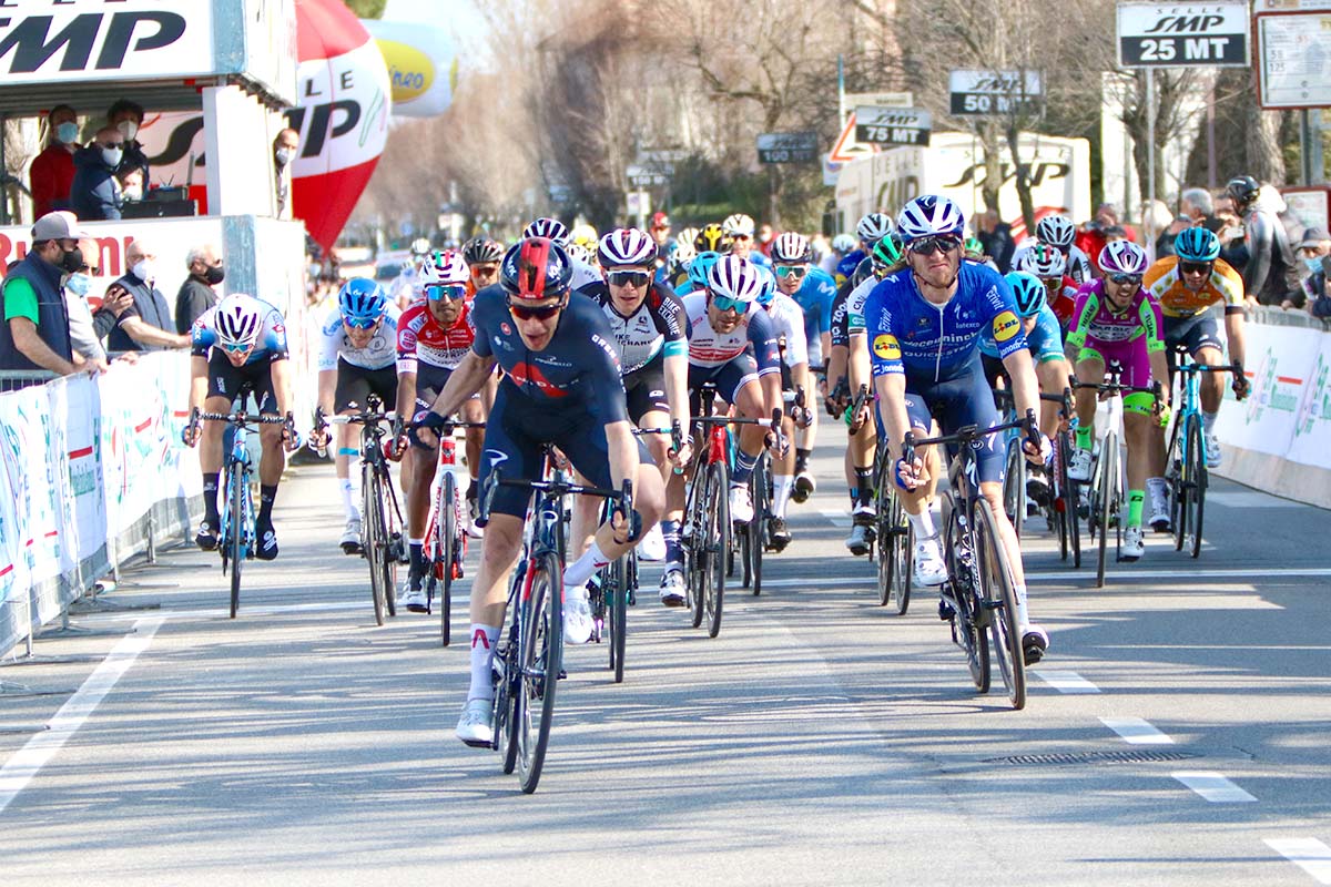 Ethan Hayter vince la terza tappa della Settimana Coppi e Bartali 2021 (foto Photobicicailotto)