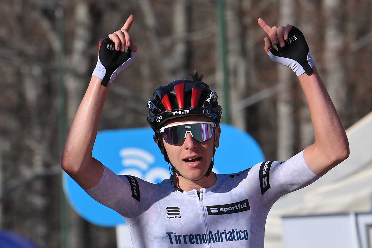 Tadej Pogacar vince la quarta tappa della Tirreno-Adriatico 2021 (foto La Presse)