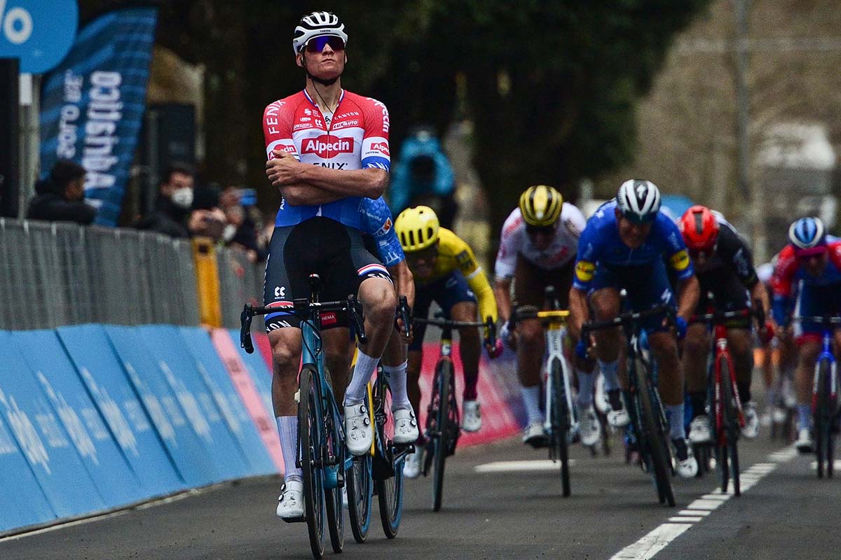Mathieu Van der Poel vince la terza tappa della Tirreno-Andriatico 2021 (foto LaPresse)