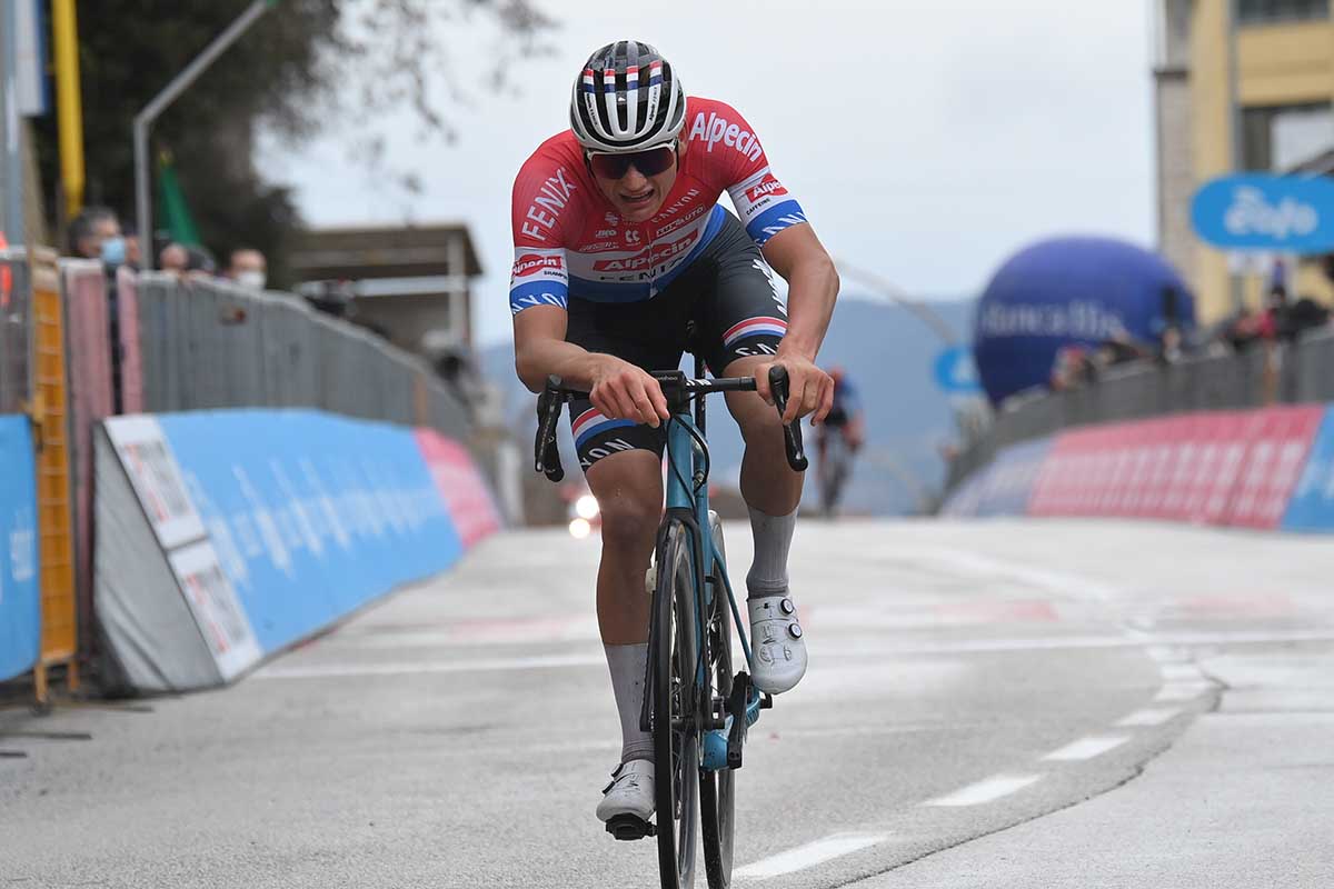 Mathieu Van der Poel vince la quinta tappa della Tirreno-Adriatico 2021 (foto LaPresse)