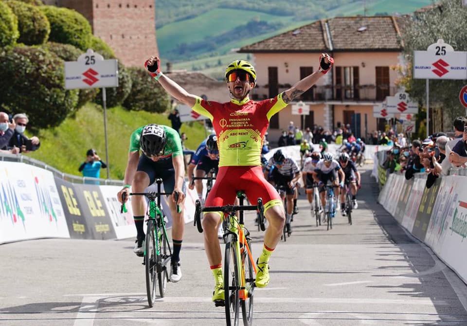 Francesco Romano vince la prima tappa del Giro di Romagna per Dante Alighieri 2021