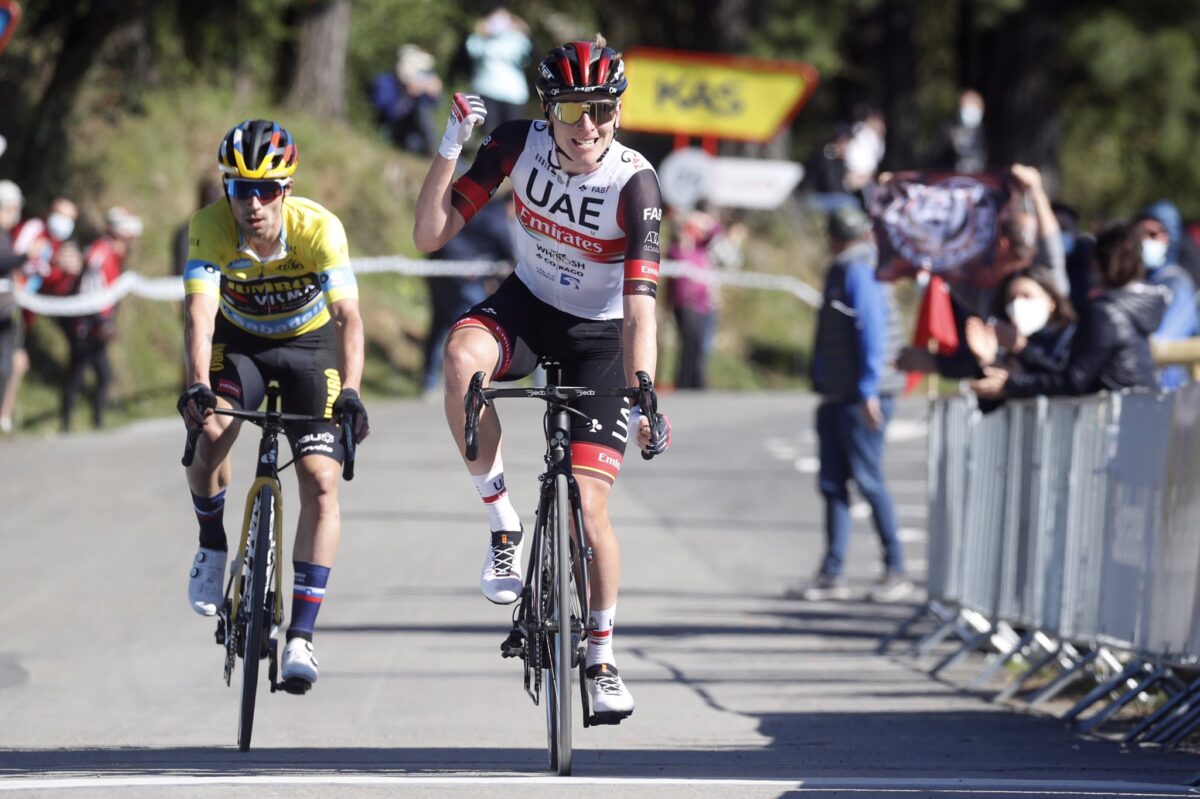 Tadej Pogacar batte Primoz Roglic nella terza tappa del Giro dei Paesi Baschi (foto Photo Gomez Sport)