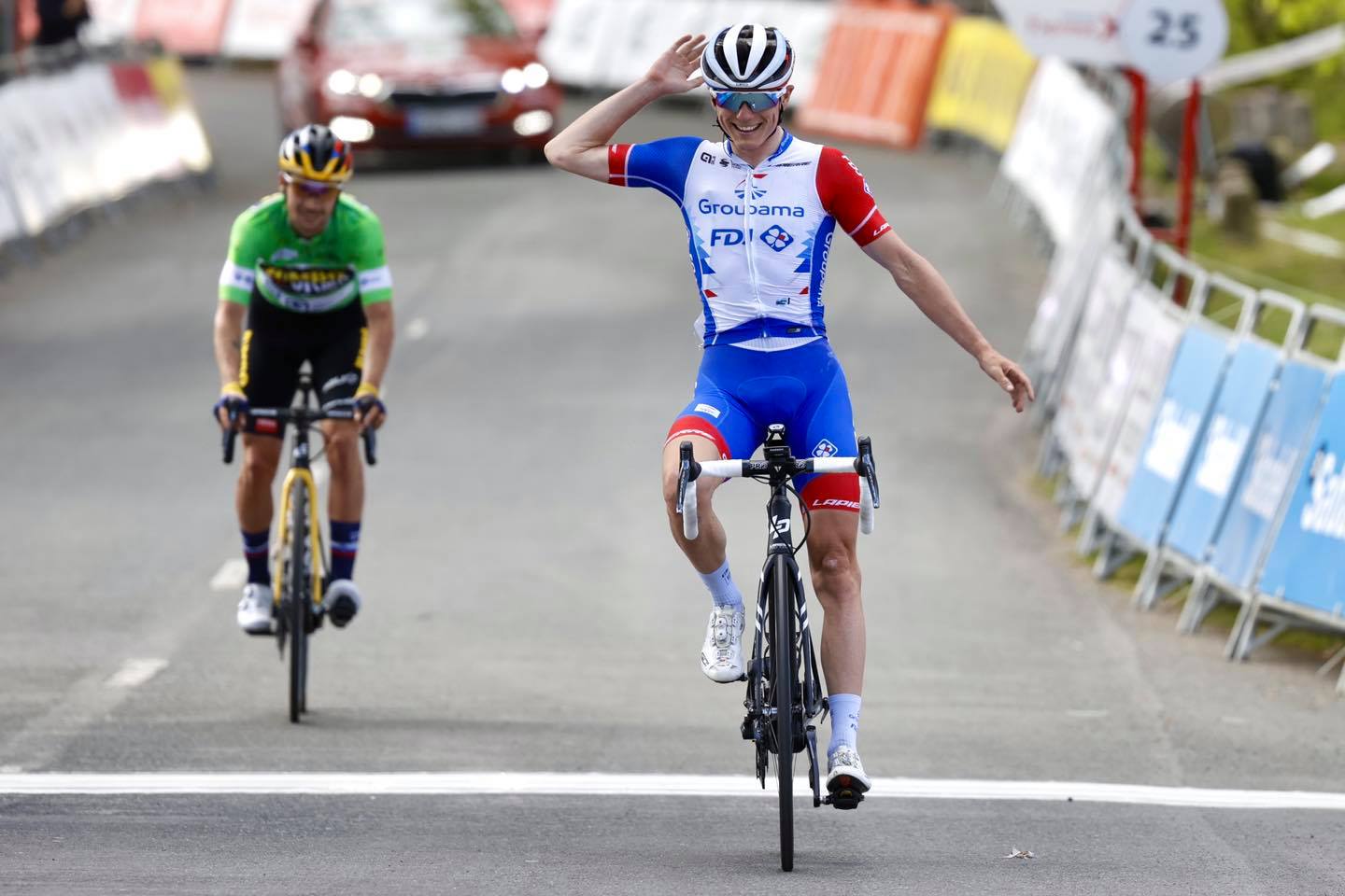 L'arrivo della sesta tappa della Itzulia Basque Country vinta da Gaudu davanti a Roglic (foto Photo Gomez Sport)