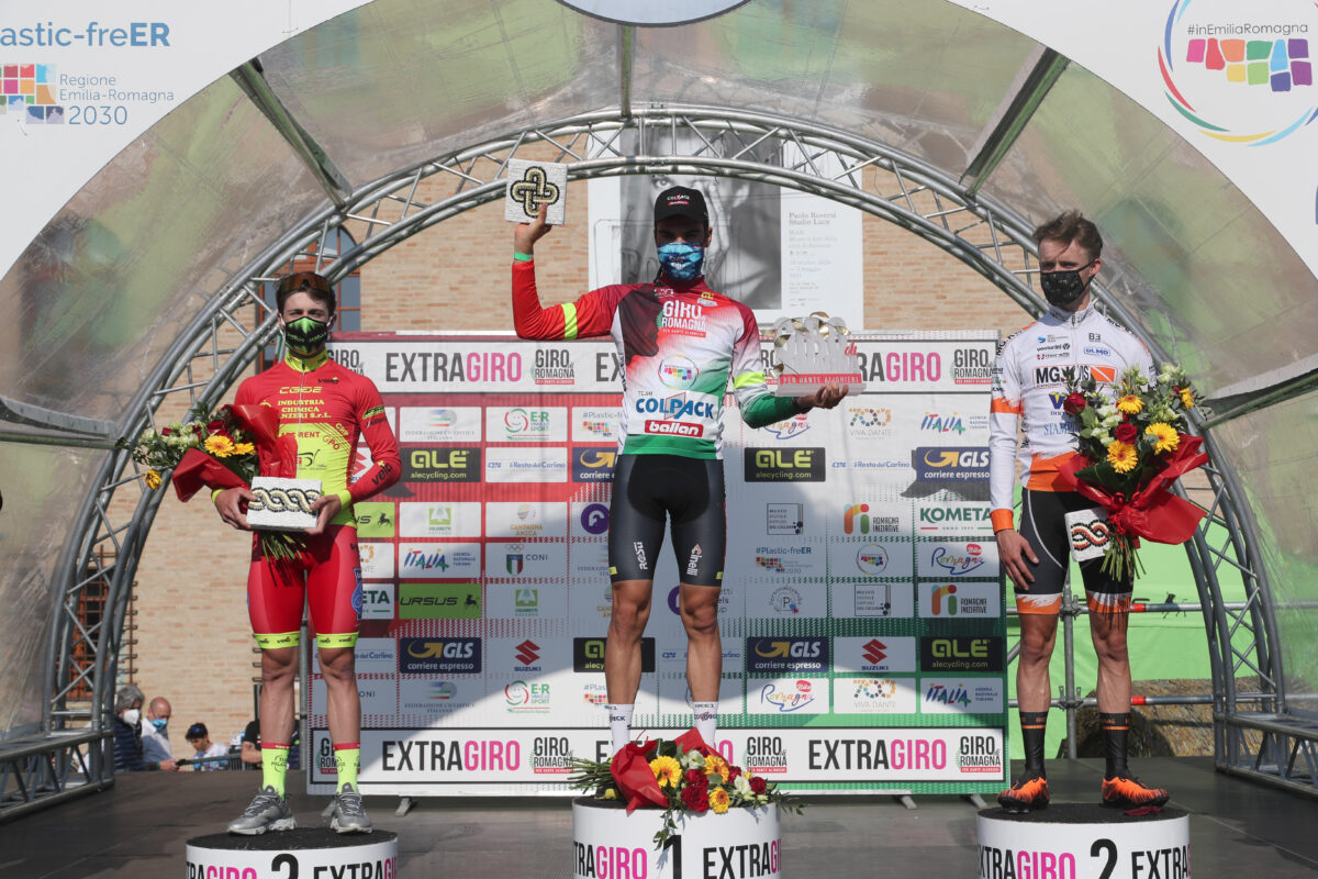 Il podio finale del Giro di Romagna per Dante Alighieri (foto Isolapress)