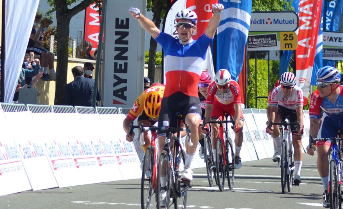 Arnaud Démare vince la seconda tappa delle Boucles de la Mayenne