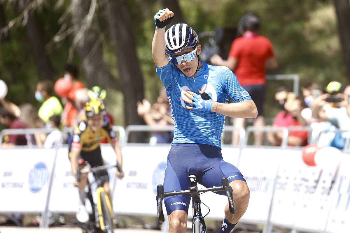 Miguel Angel Gomez vince la terza tappa della Vuelta a Andalucia 2021 (foto Photo Gomez Sport)