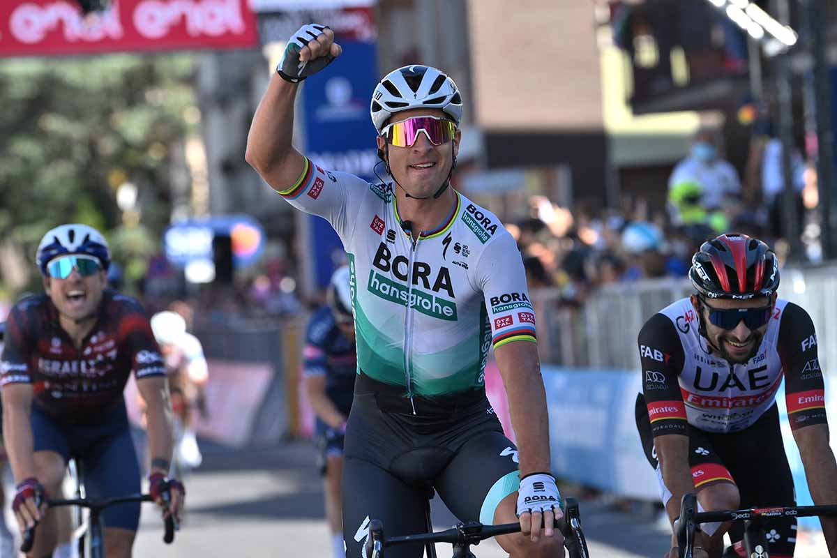Peter Sagan vince la tappa 10 del Giro d'Italia 2021 (foto LaPresse)