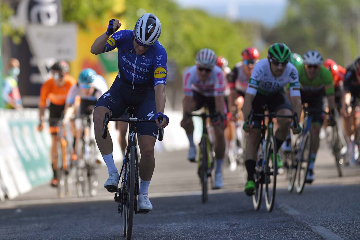 Sam Bennett vince la prima tappa della Volta ao Algarve 2021 (foto Getty Images)
