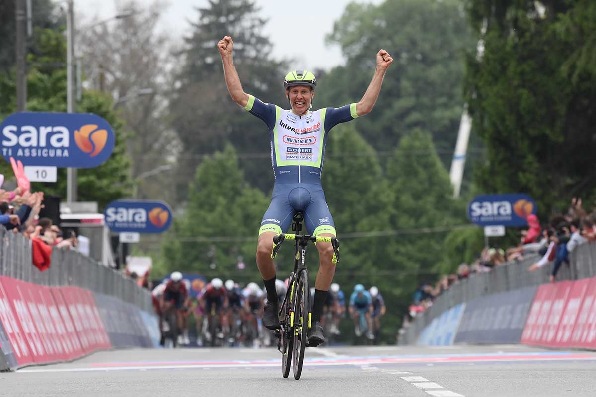 Taco van der Hoorn vince a Canale la terza tappa del Giro d'Italia 2021 (foto La Presse)