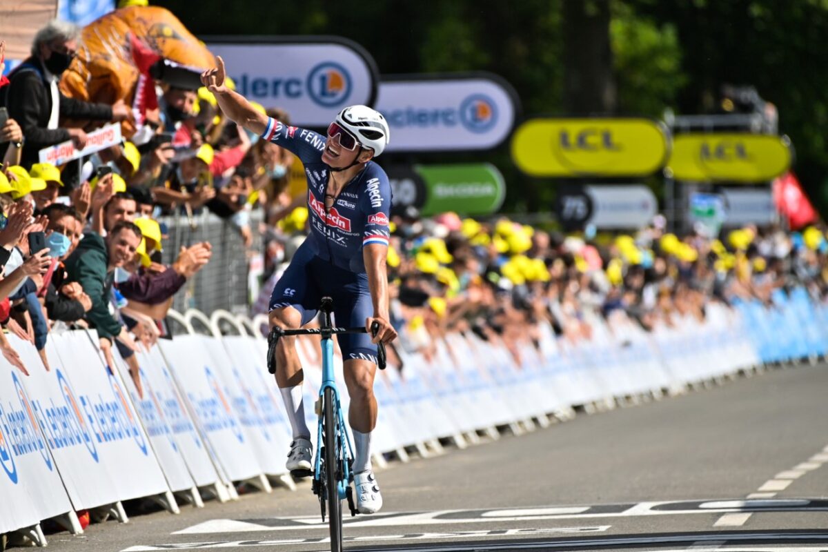 Mathieu Van der Poel vince la seconda tappa del Tour de France 2021 (foto A.S.O. - PresseSport/Bernard Papon)