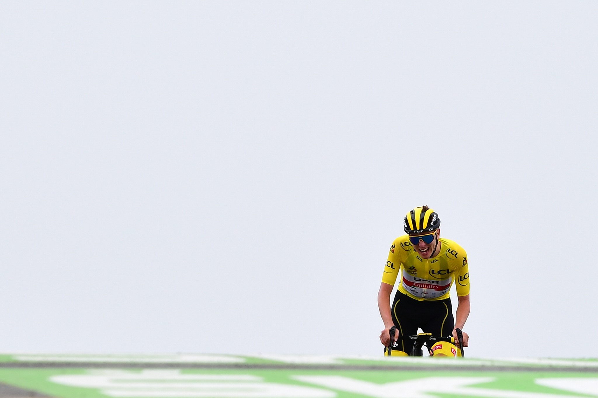 Tadej Pogacar vince la tappa 17 del Tour de France 2021