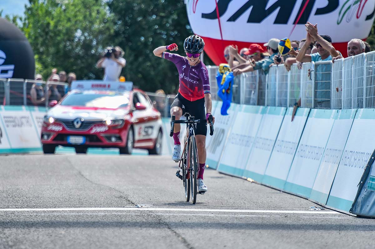 Ashleigh Moolman Pasio vince la tappa 9 del Giro d'Italia Donne 2021 (foto BettiniPhoto)