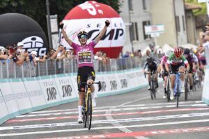 Marianne Vos vince la settima tappa del Giro d'Italia Donne 2021 (foto BettiniPhoto)