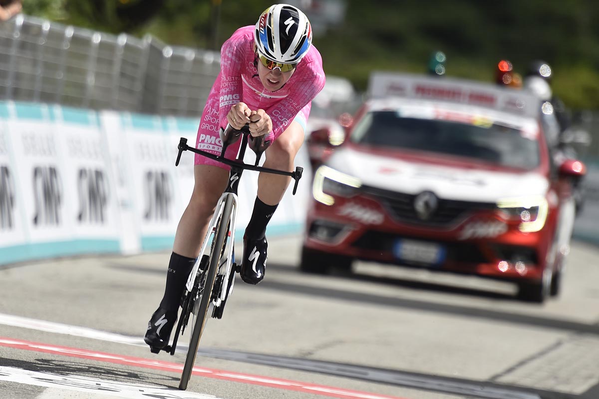 Anna Van der Breggen vince la quarta tappa del Giro d'Italia Donne 2021 (foto BettiniPhoto)