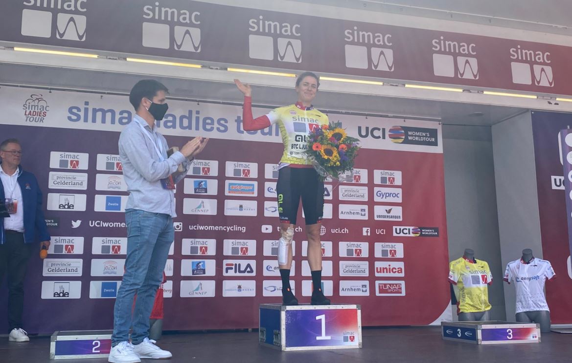 Marlen Reusser leader dopo la vittoria nella seconda tappa a cronometro del Simac Ladies Tour