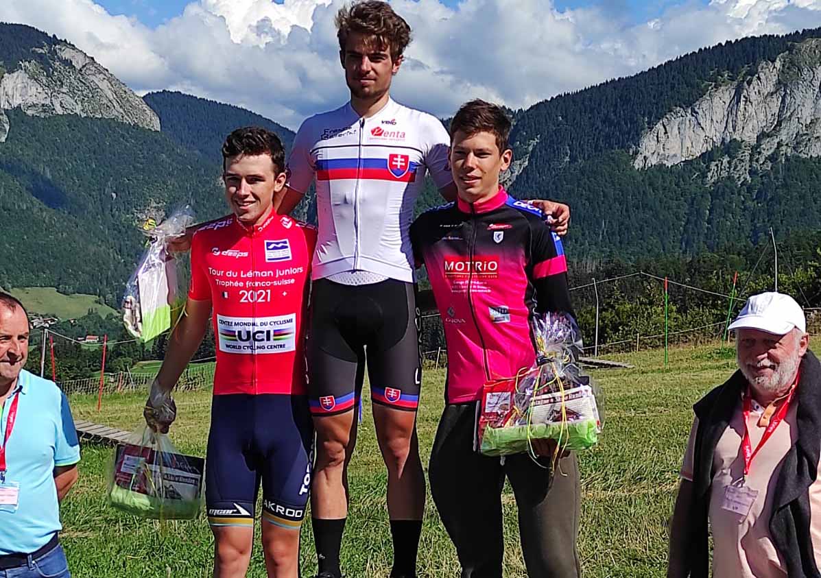 Martin Svrcek sul primo gradino del podio della seconda tappa del Tour du Leman 2021