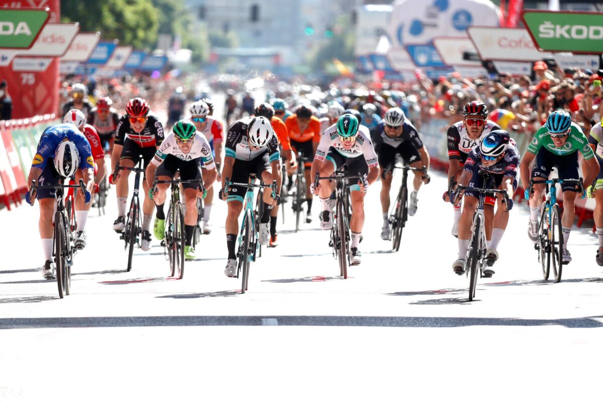 Jasper Philipsen vince in volata la seconda tappa della Vuelta 2021 (foto Photo Gomez Sport)