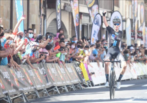 Romain Bardet vince la terza tappa della Vuelta a Burgos