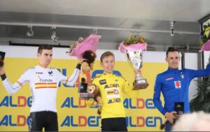 Il podio finale del Tour de l'Avenir 2021