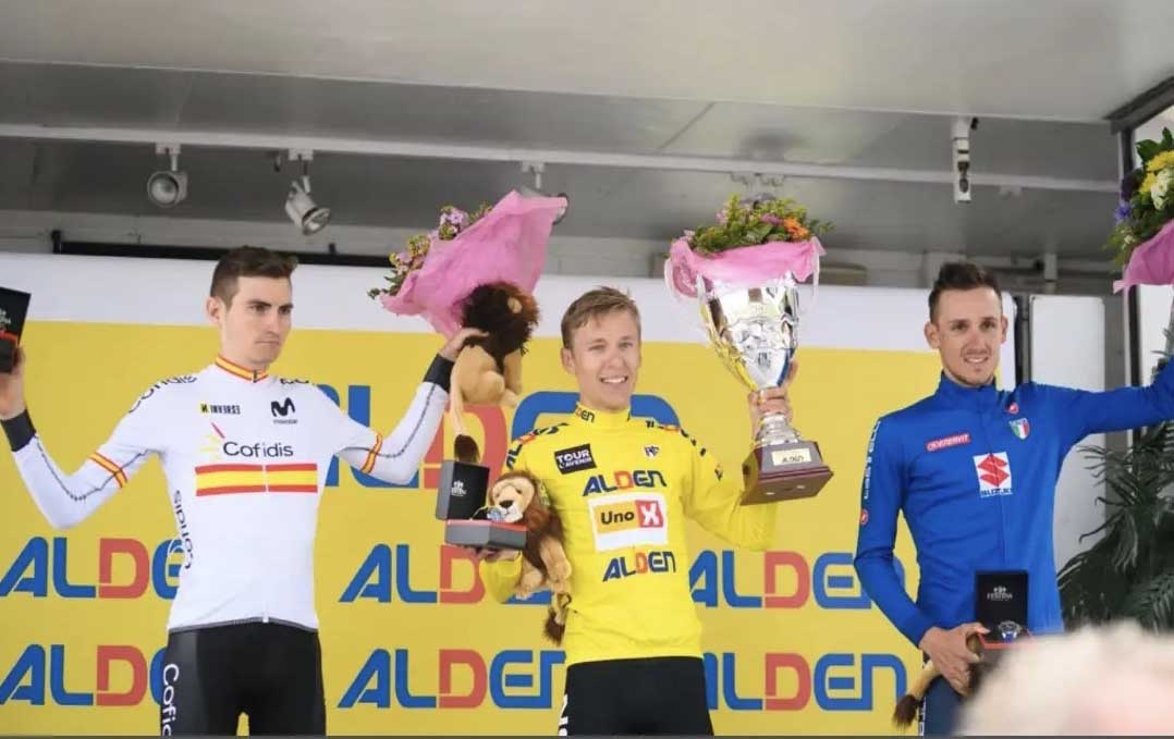 Il podio finale del Tour de l'Avenir 2021