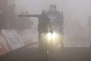 Miguel Angel Lopez vince la tappa 18, quella regina della Vuelta a Espana 2021
