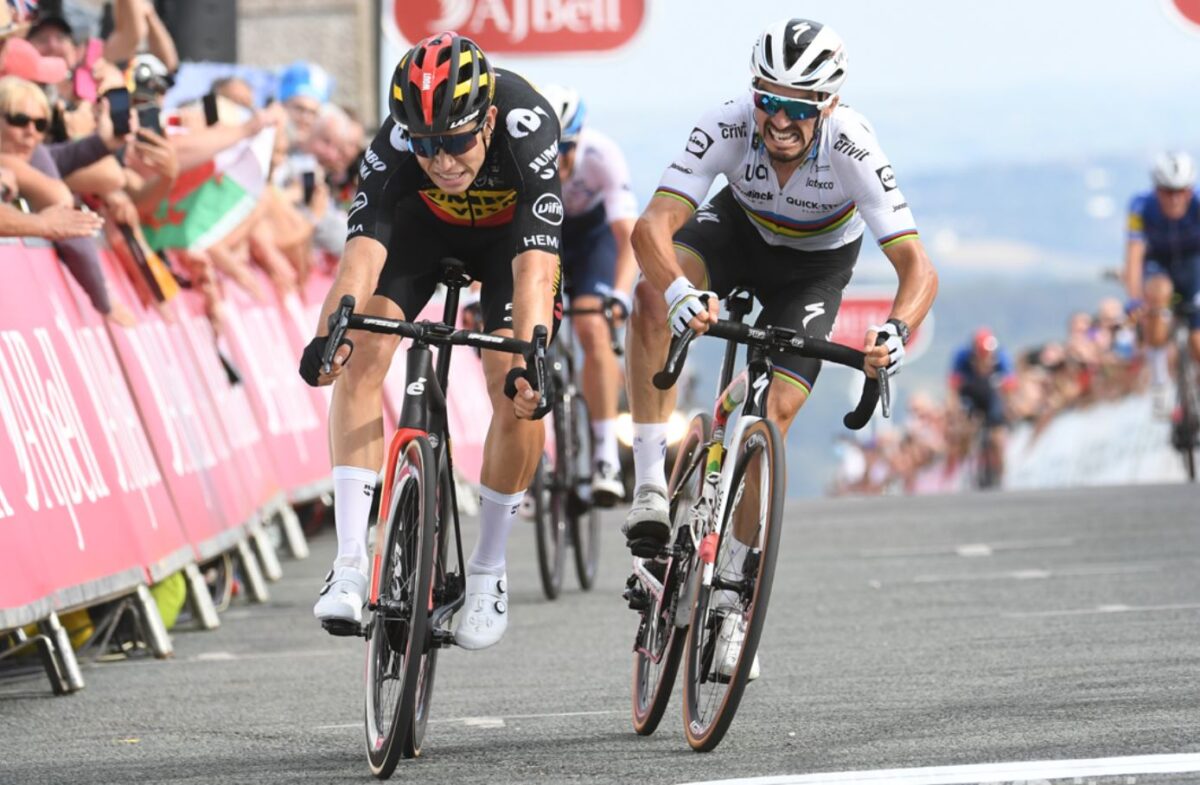 Wout Van Aert beffa Alaphilippe nella quarta tappa del Tour of Britain 2021