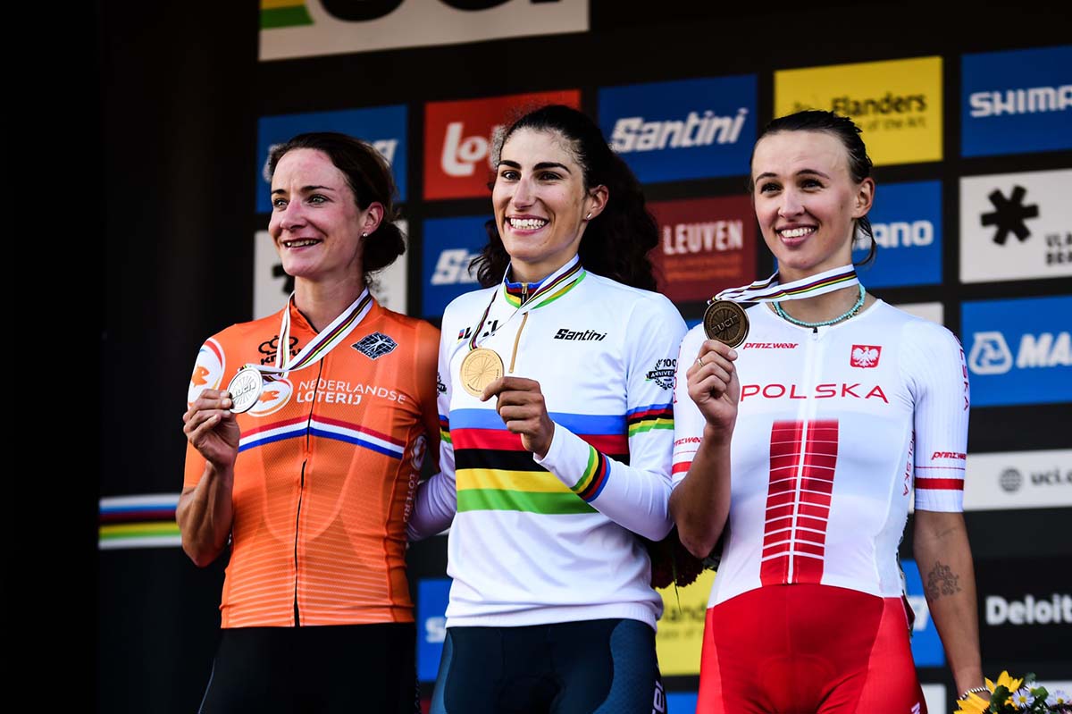 Elisa Balsamo campionessa del mondo strada Donne Elite a Fiandre 2021, il podio (foto Twila Muzzi)