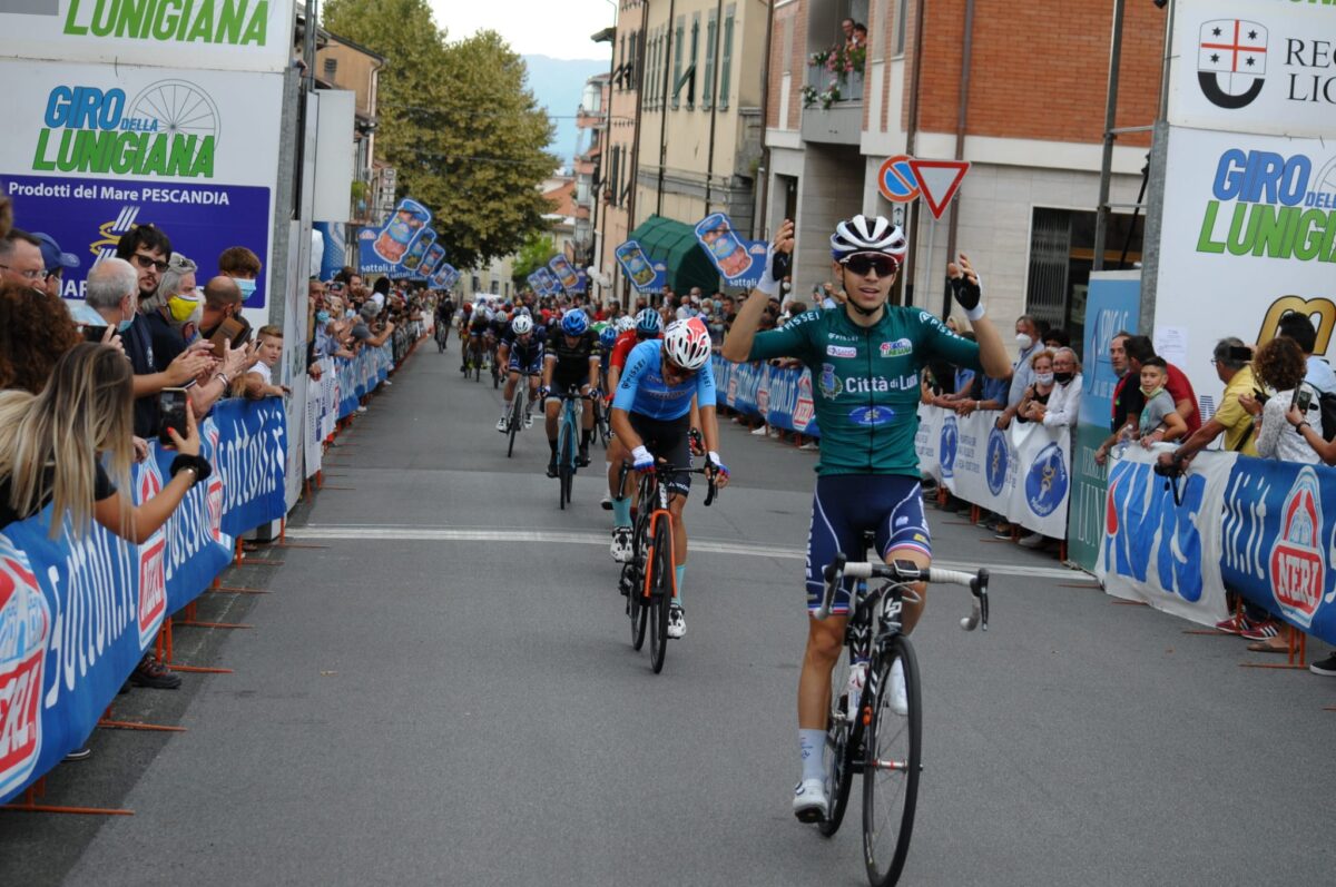 Lenny Martinez vince la terza tappa del Giro della Lunigiana (Foto Credits: Ciclismoblog - Roberto Fruzzetti)