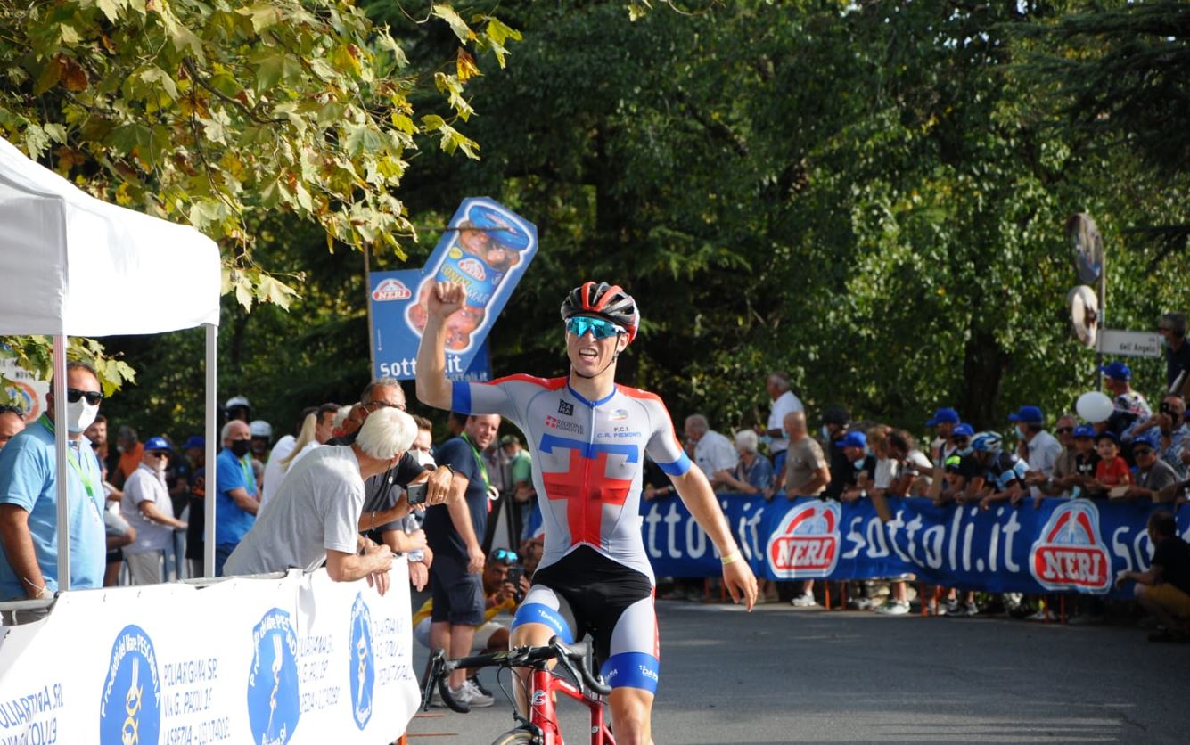 Manuel Oioli vince la seconda tappa B del Giro della Lunigiana 2021 (foto Ciclismoblog / Roberto Fruzzetti)