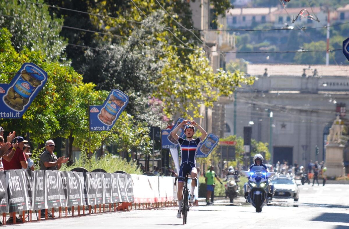 Brieuc Rolland vince la prima tappa del Giro della Lunigiana 2021
