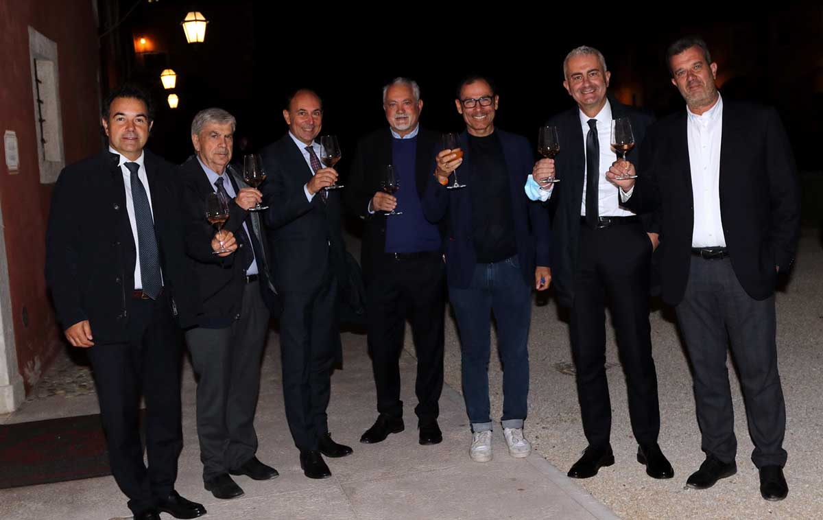 Davide Cassani con i dirigenti BPM e imprenditori (foto Photobicicailotto)