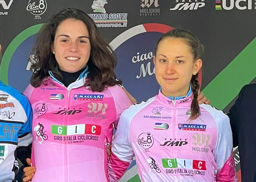 Sara Casola e Lisa Canciani con il simbolo del primato