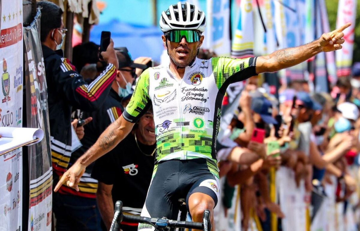 Eduin Becerra vince la quinta tappa della Vuelta al Tachira (foto @lavueltachira)