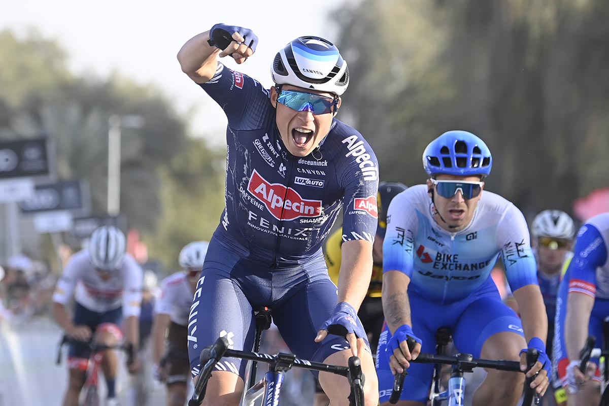Jasper Philipsen vince la prima tappa dell'UAE Tour 2022 (foto LaPresse)
