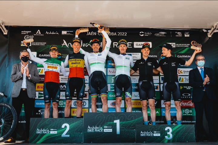 Il podio della prima tappa dell'Andalucia Bike Race 2022