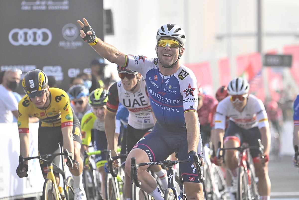 Mark Cavendish vince la seconda tappa dell'UAE Tour 2022 (foto LaPresse)