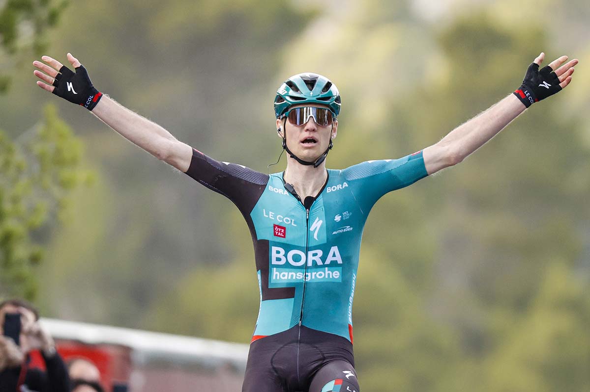 Aleksandr Vlasov vince la terza tappa della Volta Valenciana 2022 (foto Sprint Cycling Agency)