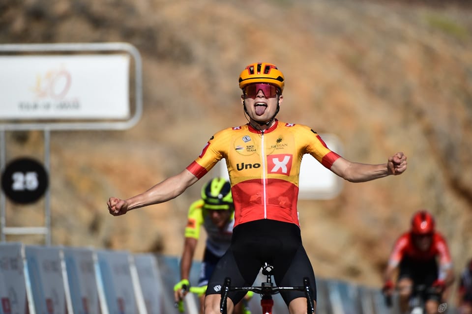Anthon Charmig vince la terza tappa del Tour of Oman (foto A.S.O./Oman Cycling Association/Pauline Ballet)
