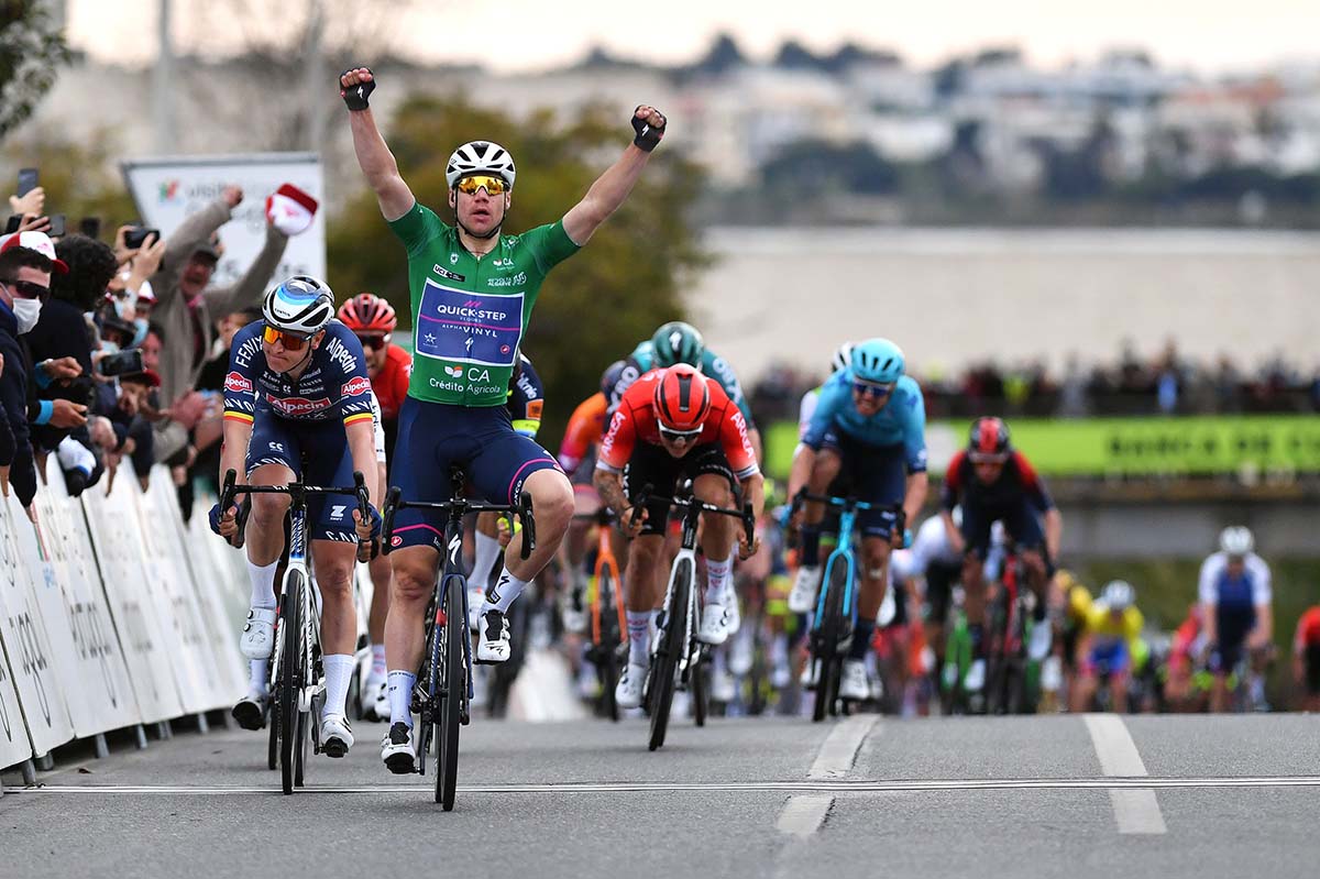Fabio Jakobsen vince la terza tappa della Volta ao Algarve (foto Getty Images)