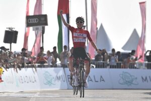 Tadej Pogacar vince anche l'ultima tappa dell'UAE Tour 2022 (foto LaPresse)