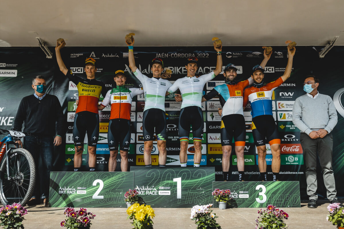 Il podio finale della Andalucia Bike Race 2022